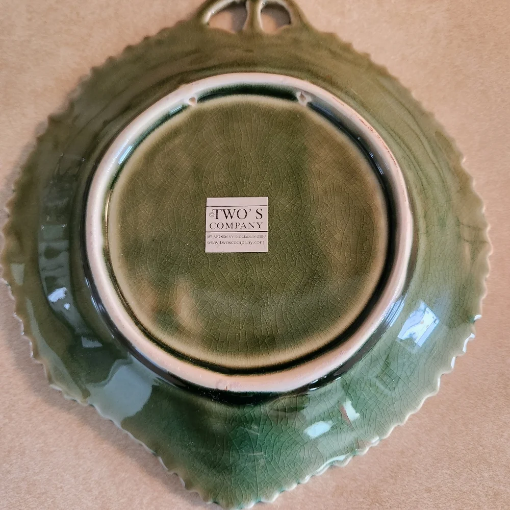 GREEN LEAF PLATE/DISH - Picture 3 of 3